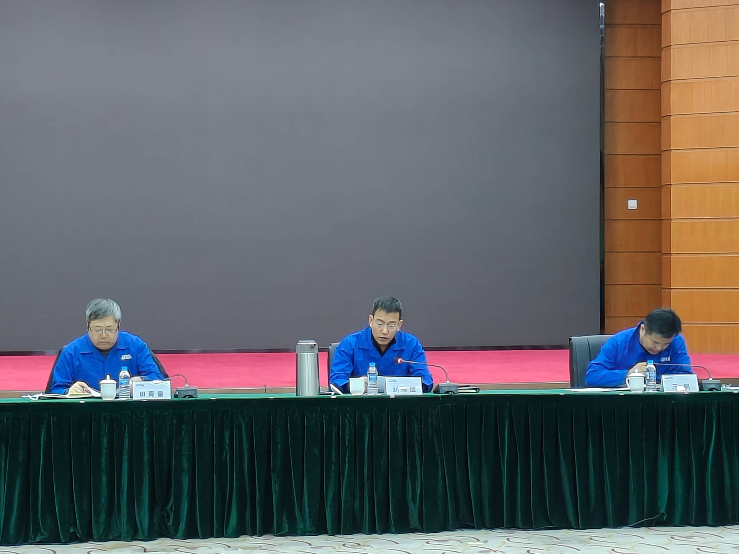 座谈会.jpg